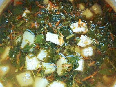 Зеленый борщ с тофу