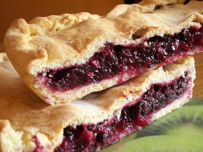 Пирог с черной смородиной